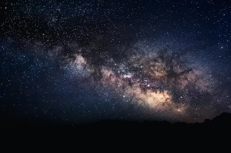Porque é que o espaço é escuro? A verdadeira resposta cósmica