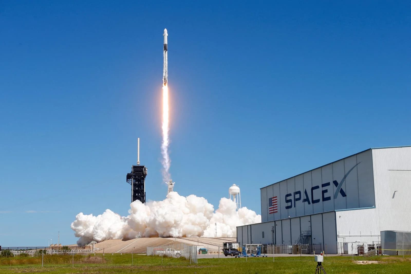 SpaceX vs NASA: What’s the Difference?